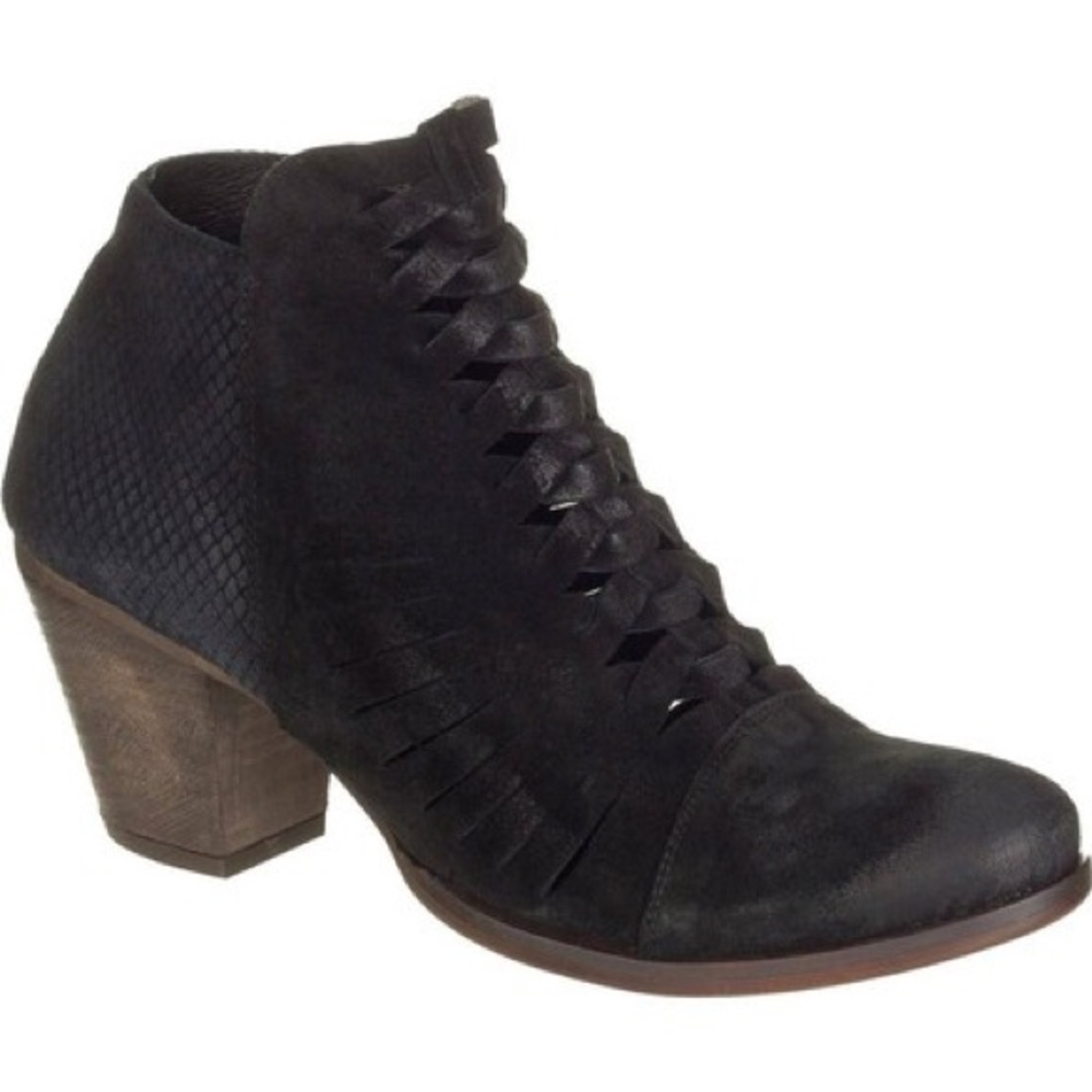 Free People- BOOT LOVELAND ANKLE- Black. Size 38.